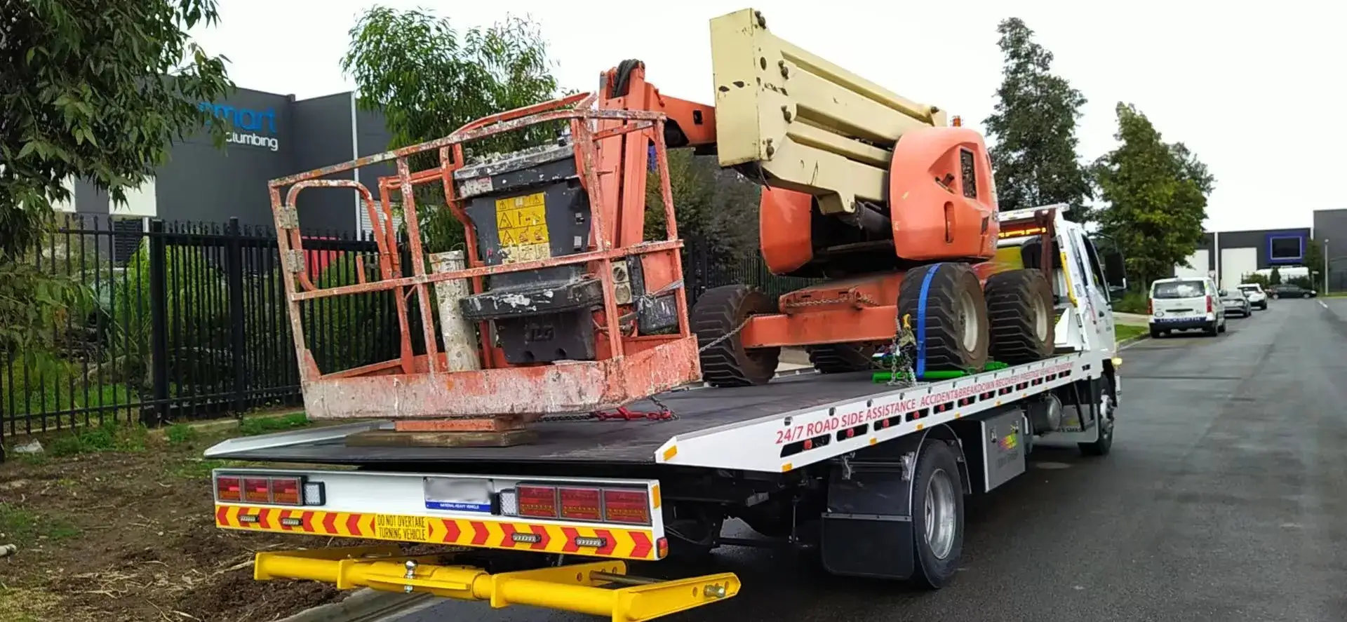 need towing service for your heavy machine? call maningham towing now