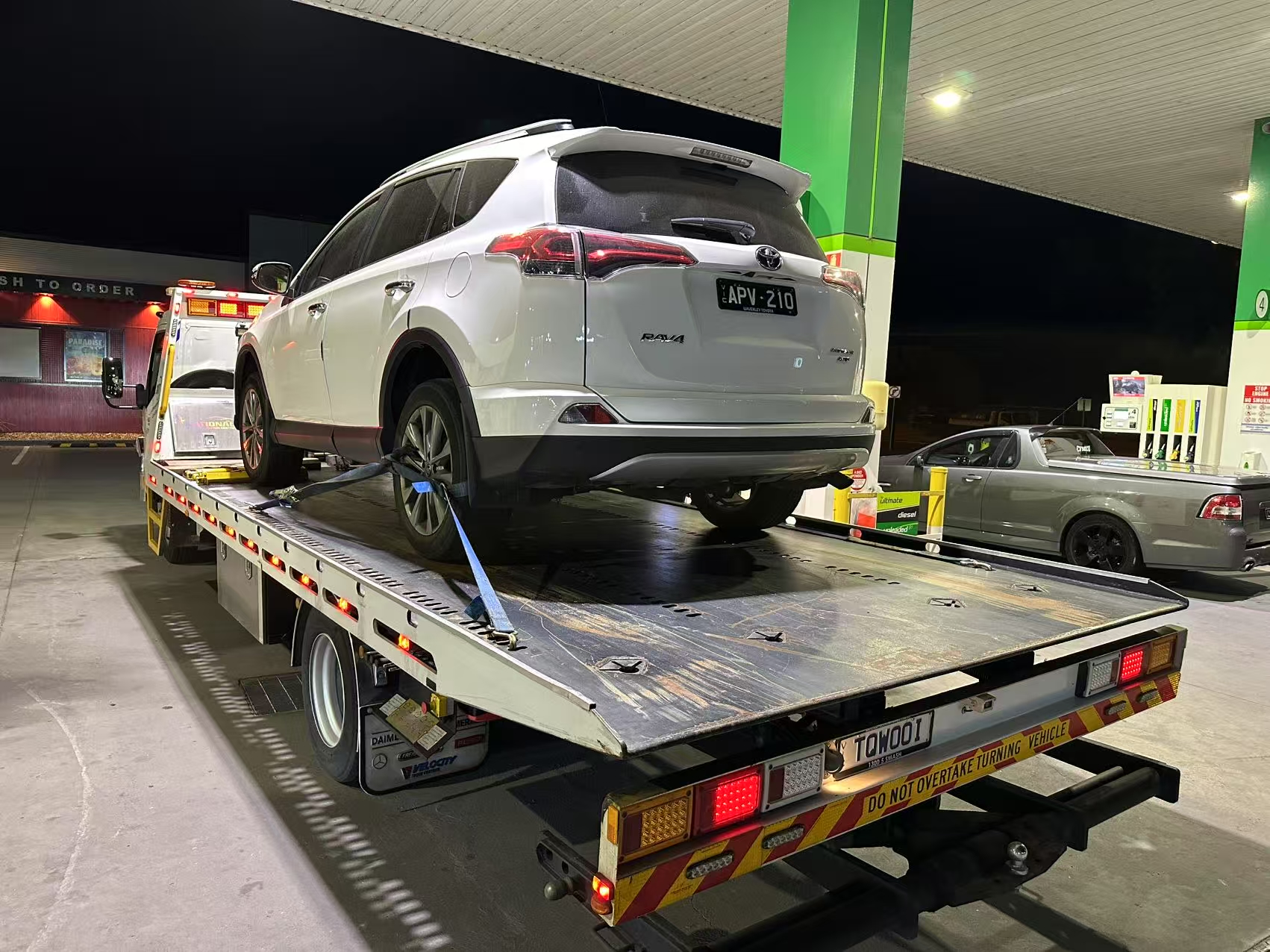 Accident towing service for white Toyota SUV at a Melbourne petrol station